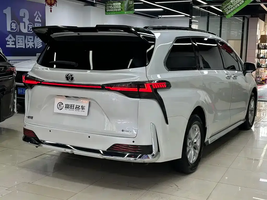 Toyota Granvia — фото 7