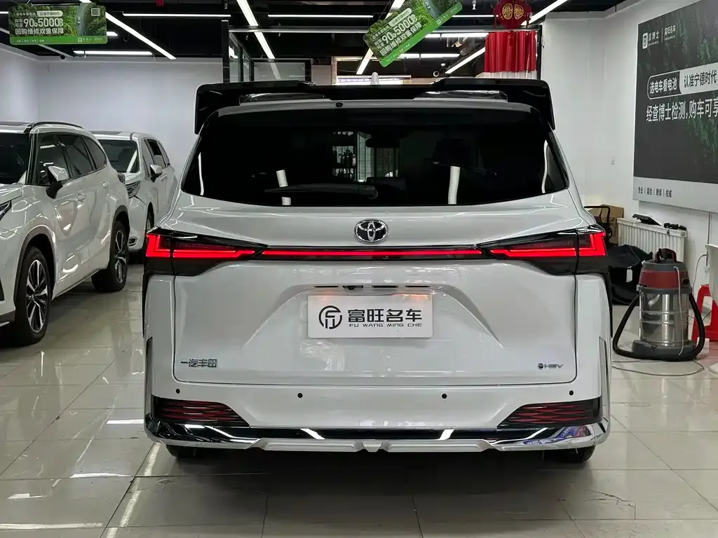 Toyota Granvia — фото 10