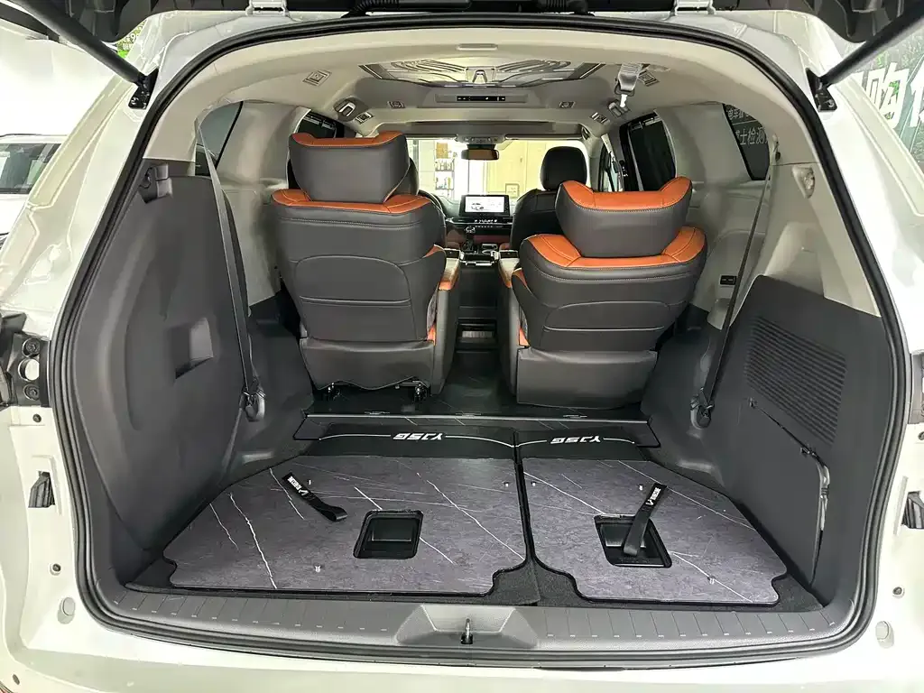 Toyota Granvia — фото 9