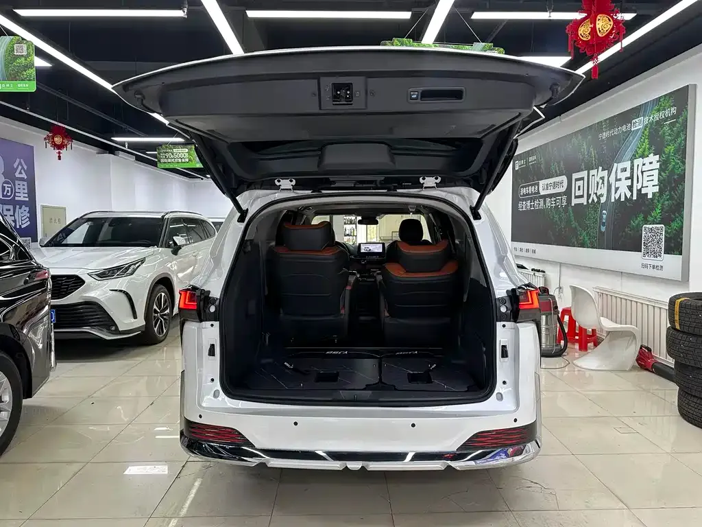 Toyota Granvia — фото 3