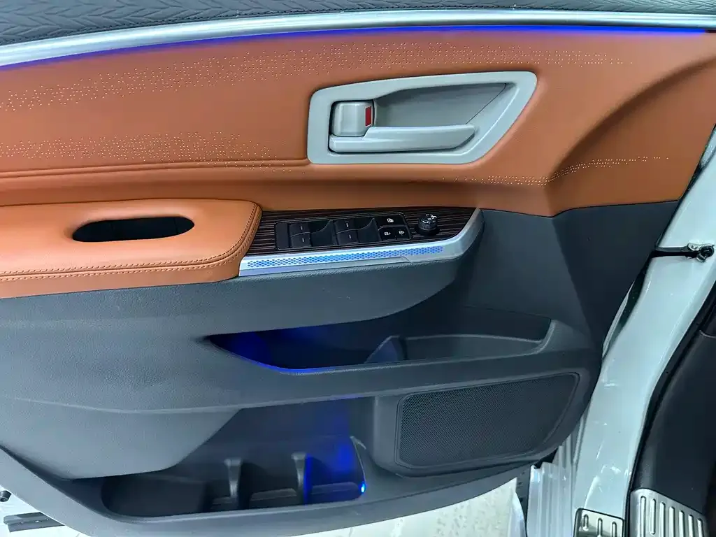 Toyota Granvia — фото 4