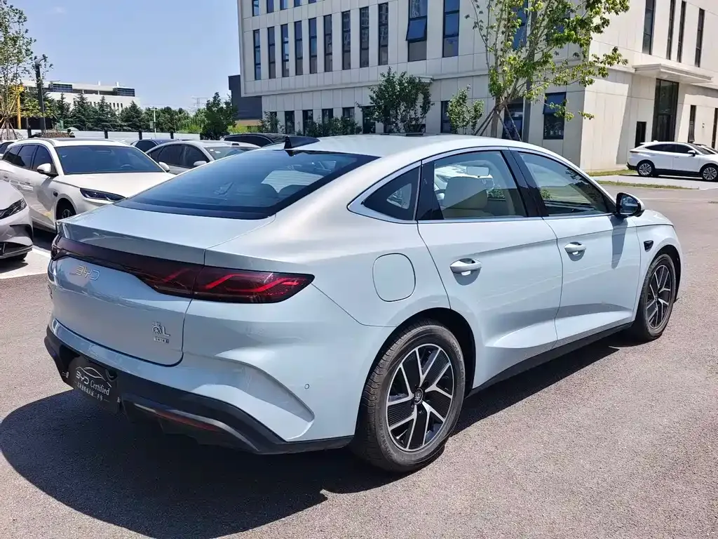 BYD Qin L — фото 8