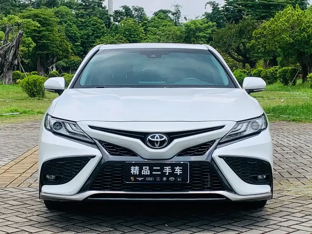 Toyota Camry — фото 7