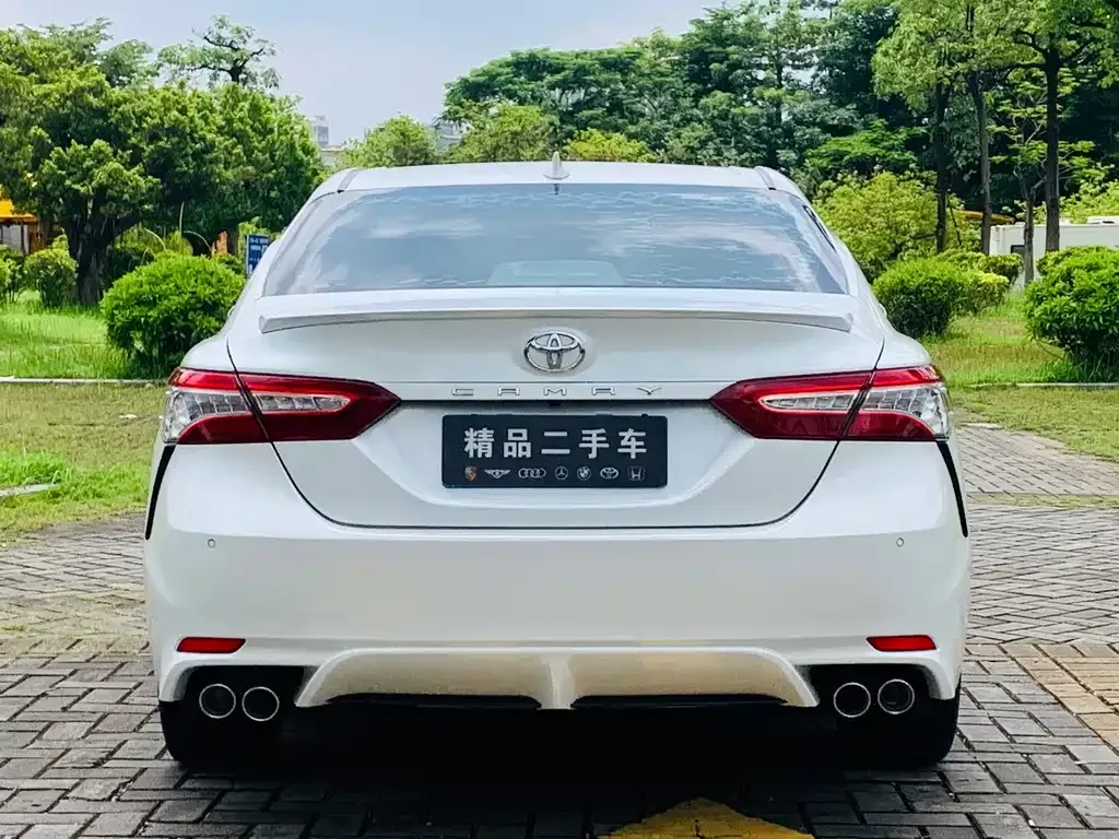 Toyota Camry — фото 5