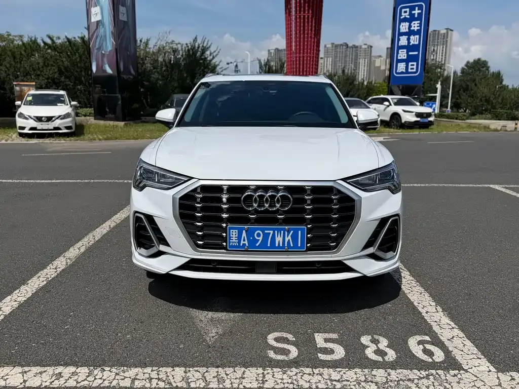 Audi Q3 — фото 10