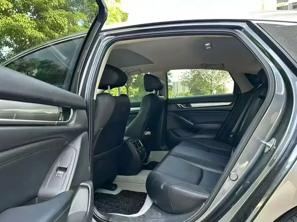 Honda Accord — фото 7