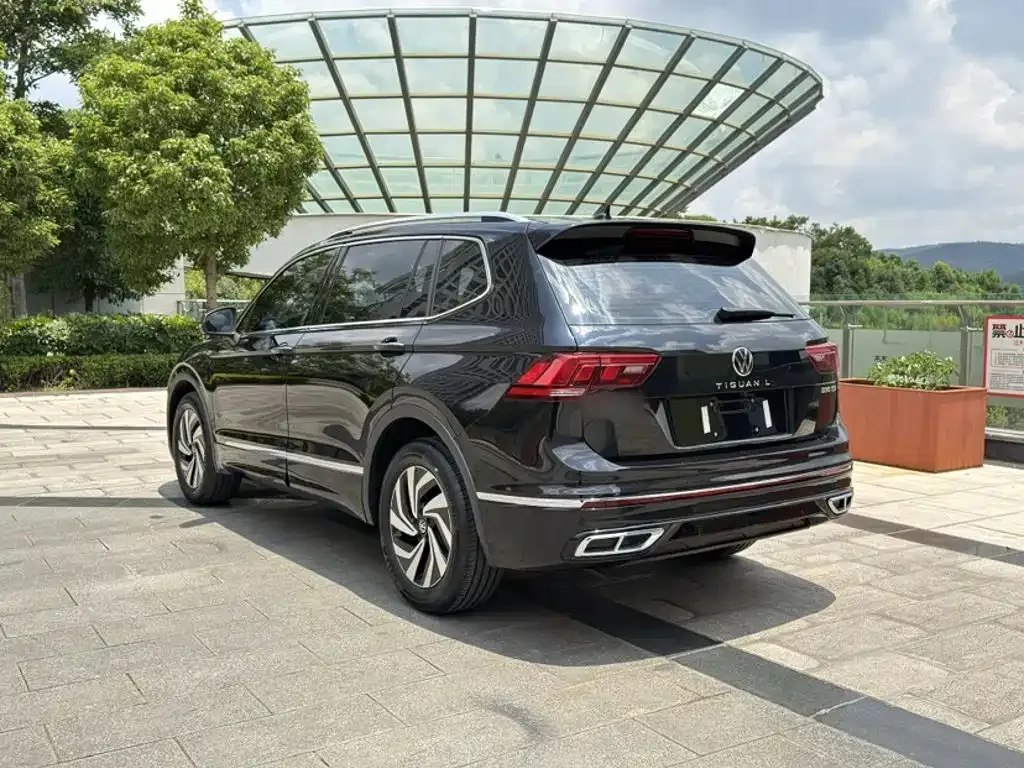 Volkswagen Tiguan L — фото 10
