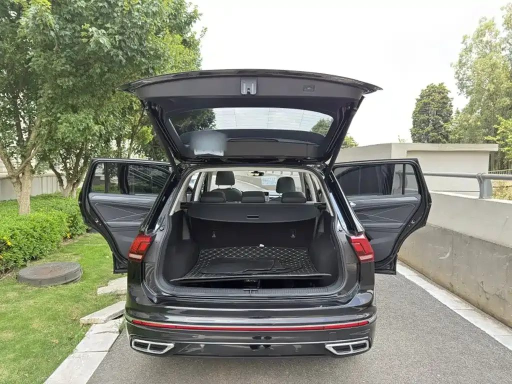 Volkswagen Tiguan L — фото 6