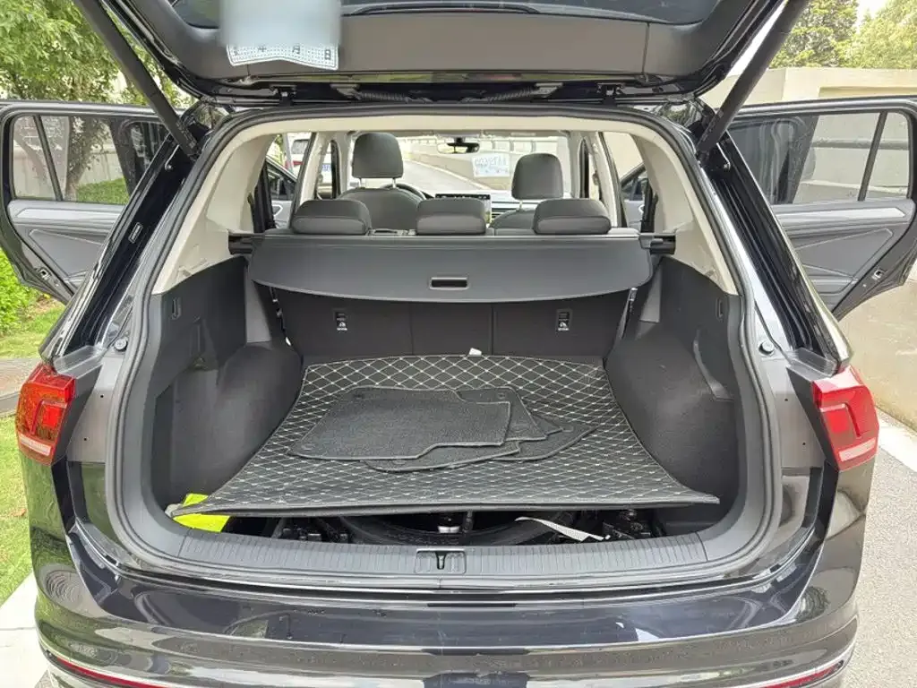 Volkswagen Tiguan L — фото 7