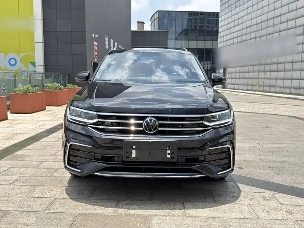 Volkswagen Tiguan L — фото 9