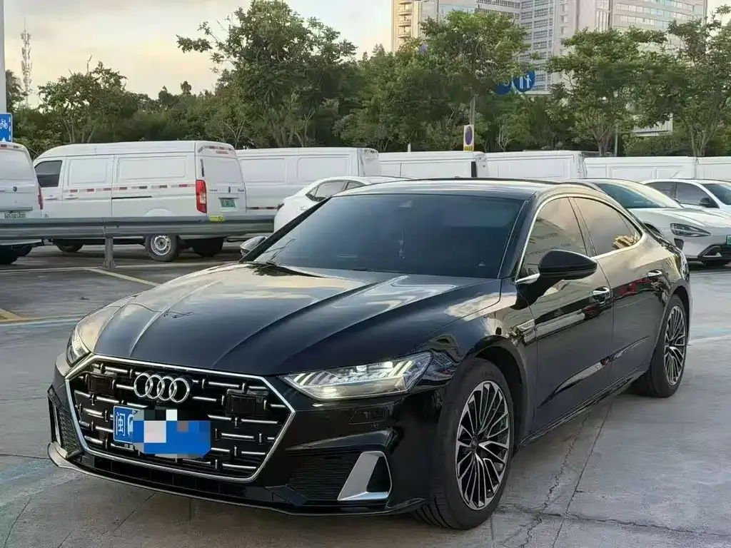 Audi A7L — фото 1