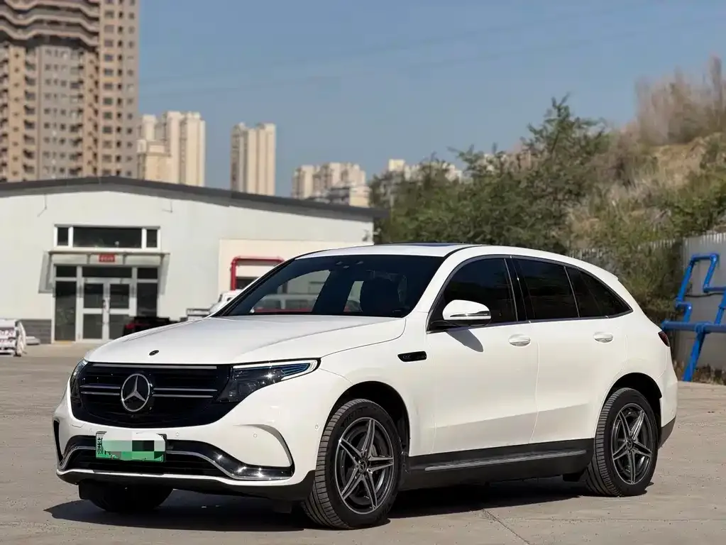Mercedes-Benz EQC — фото 1