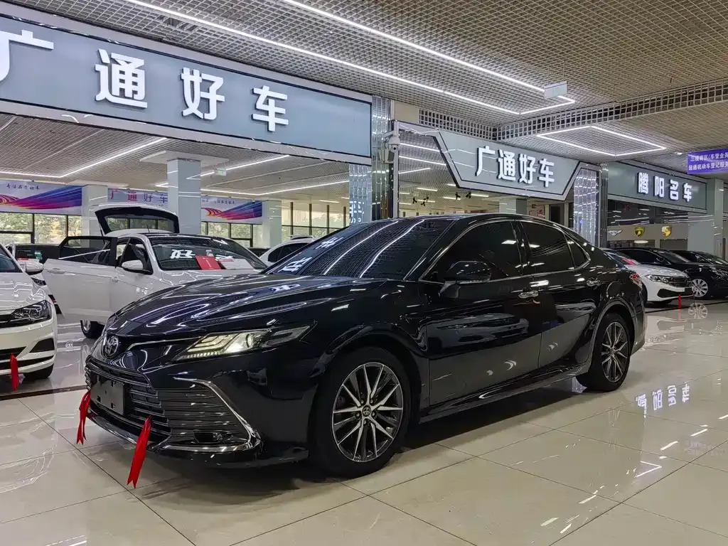 Toyota Camry — фото 9