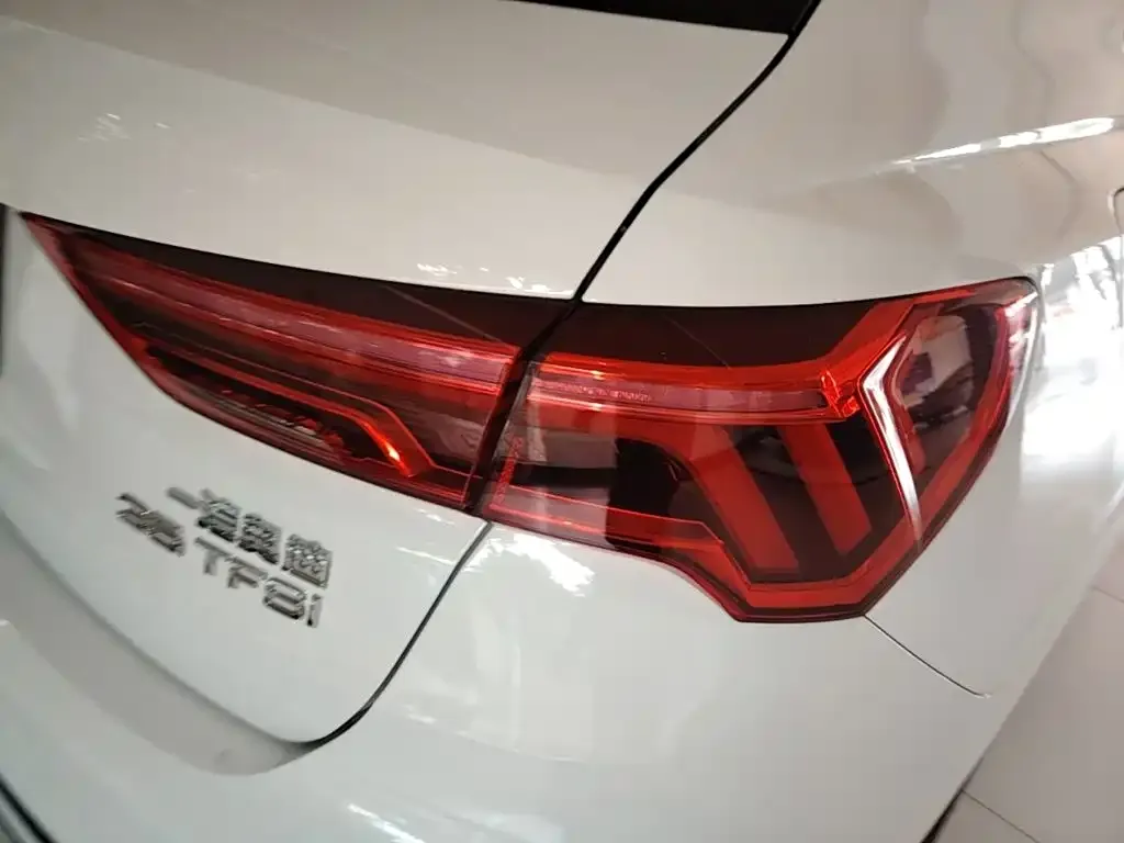 Audi Q3 — фото 5
