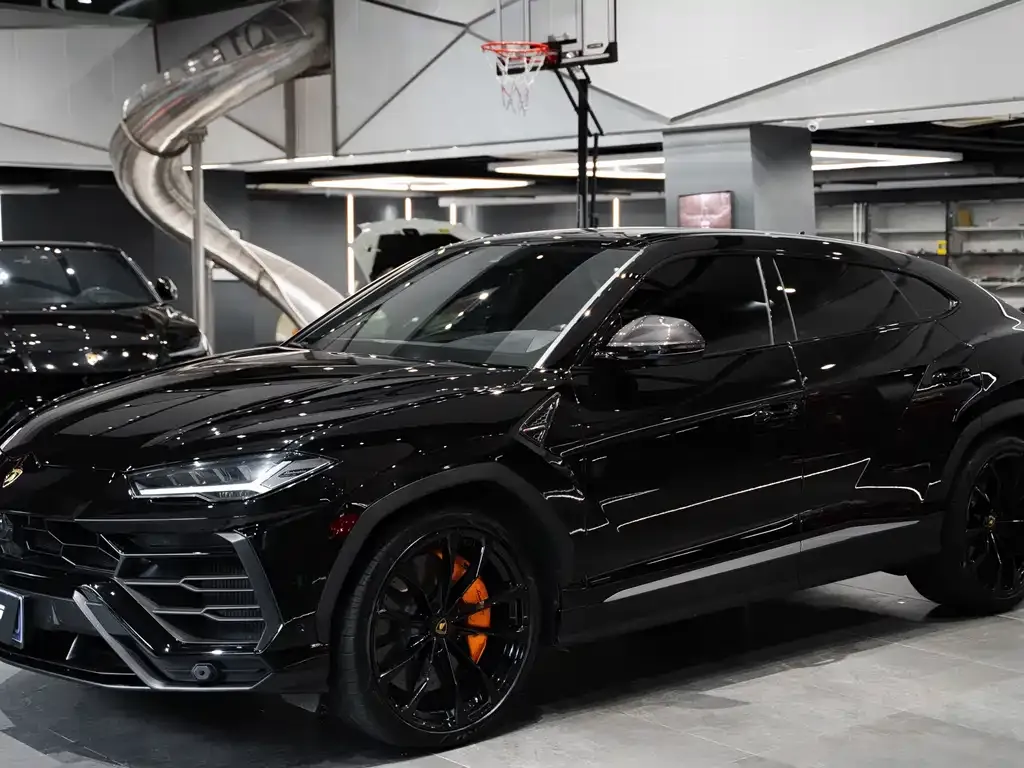 Lamborghini Urus — фото 1