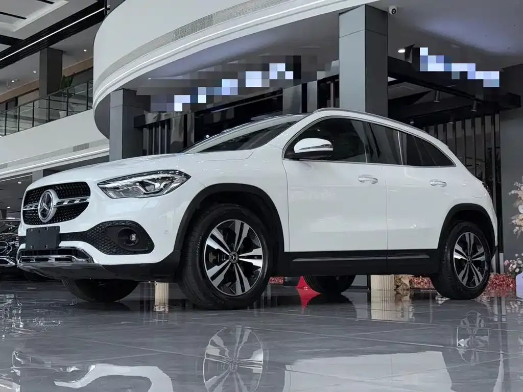 Mercedes-Benz GLA — фото 1
