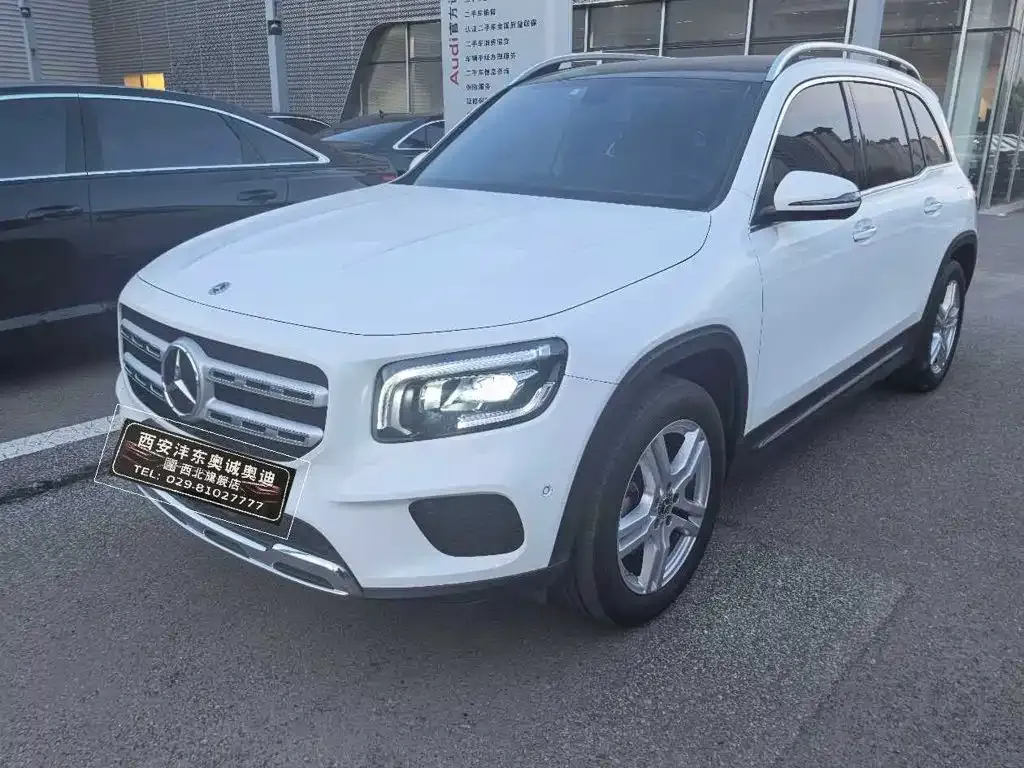 Mercedes-Benz GLB — фото 1