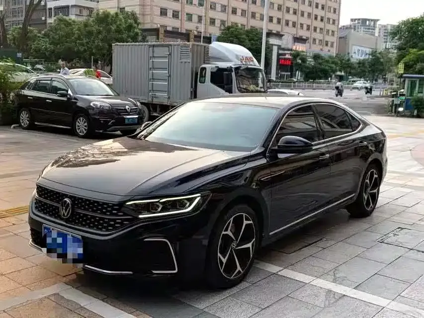 Volkswagen Passat — фото 1