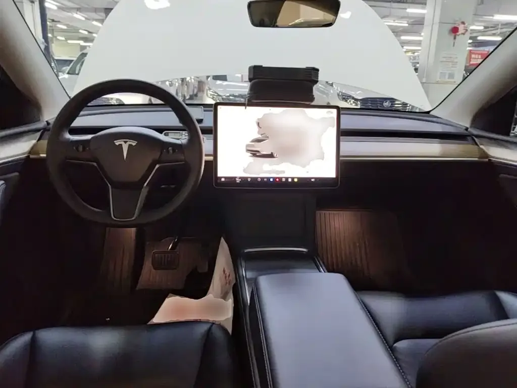 Tesla Model Y — фото 3