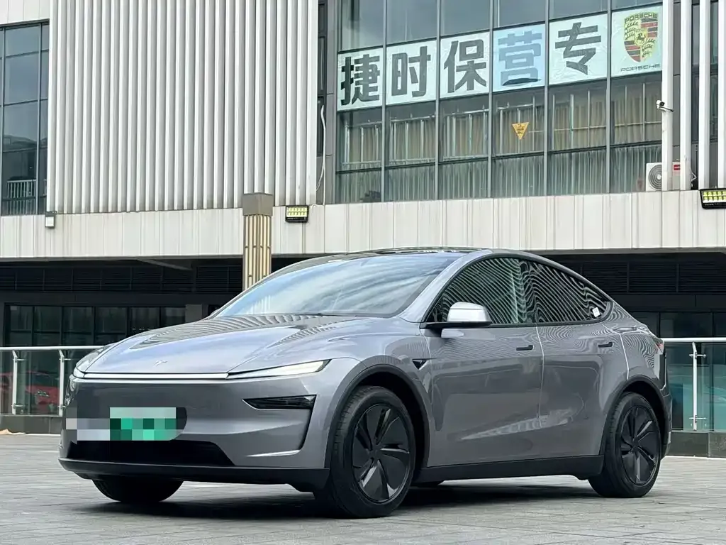 Tesla Model Y — фото 1