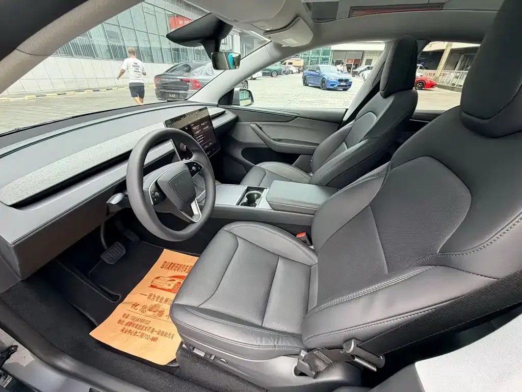 Tesla Model Y — фото 6