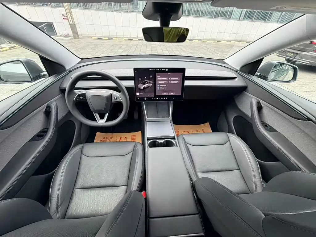 Tesla Model Y — фото 8