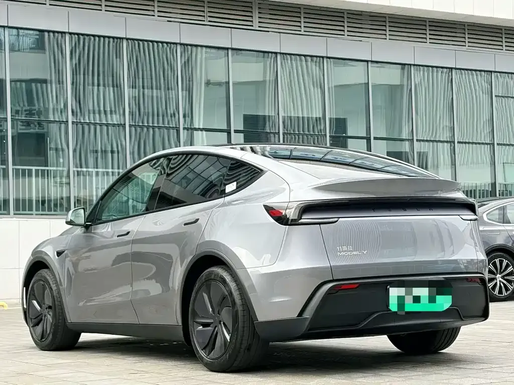Tesla Model Y — фото 3