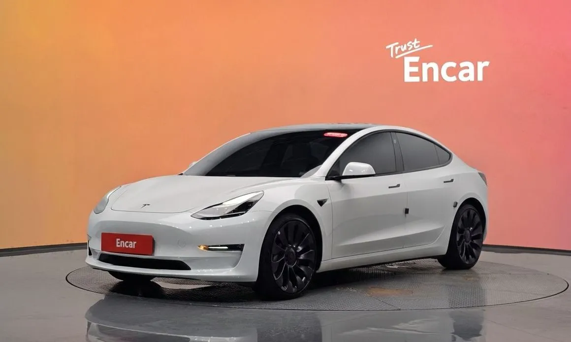 Tesla Model 3 — фото 1