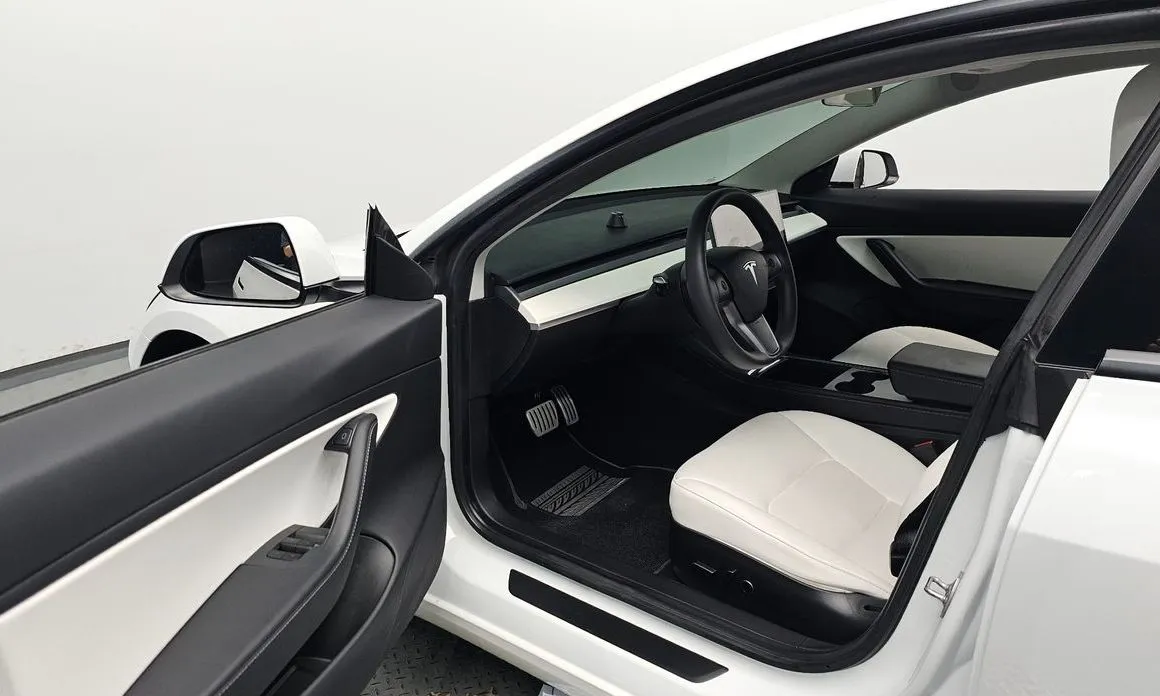 Tesla Model 3 — фото 4
