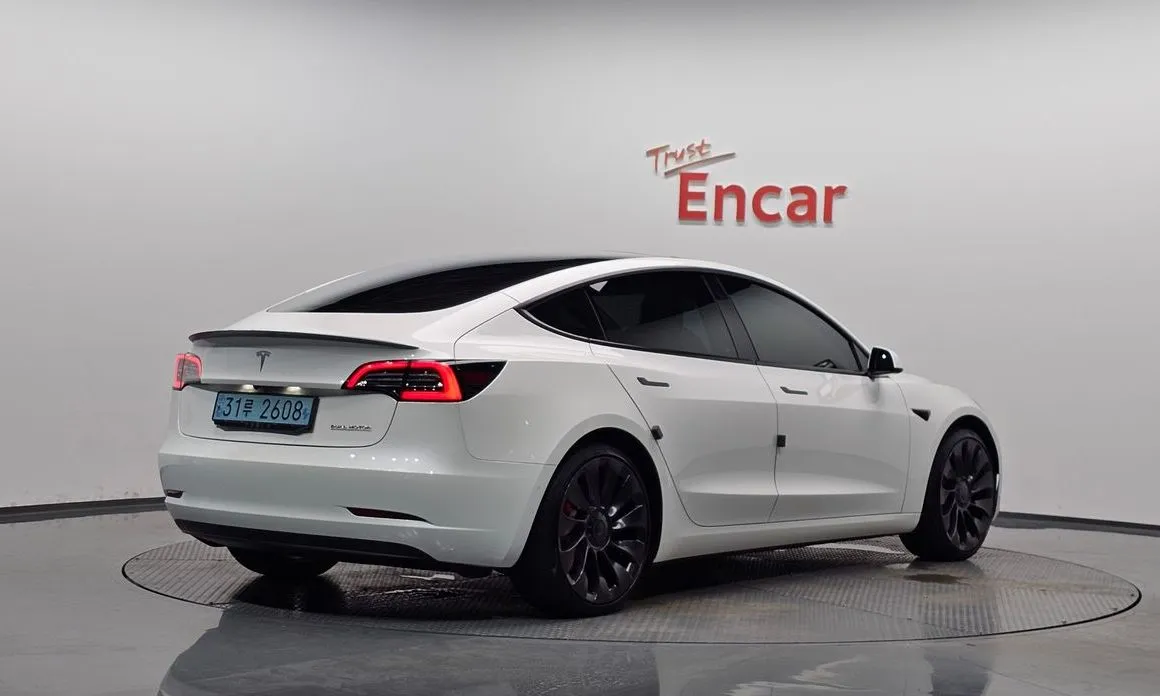 Tesla Model 3 — фото 5