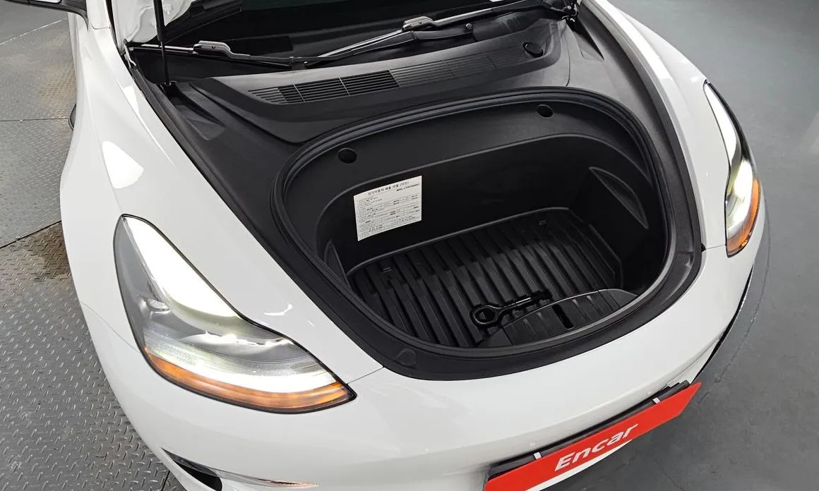 Tesla Model 3 — фото 10