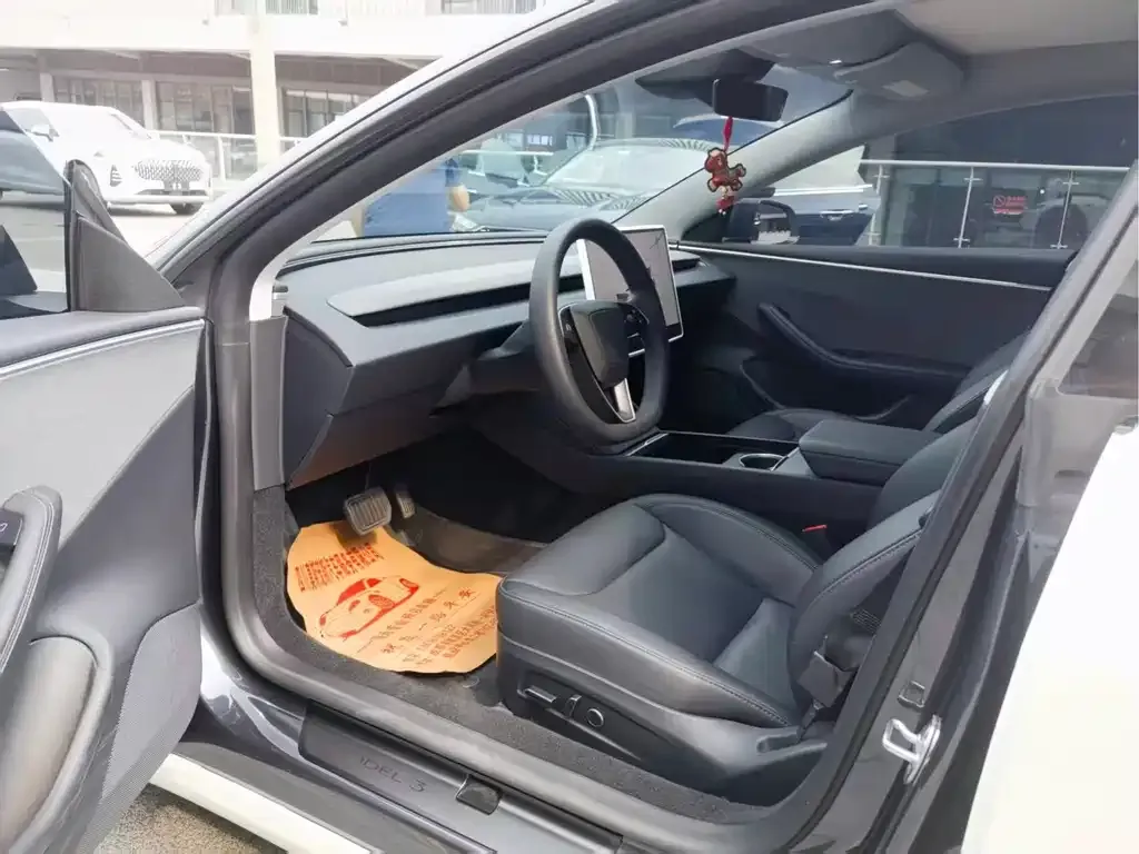 Tesla Model 3 — фото 8