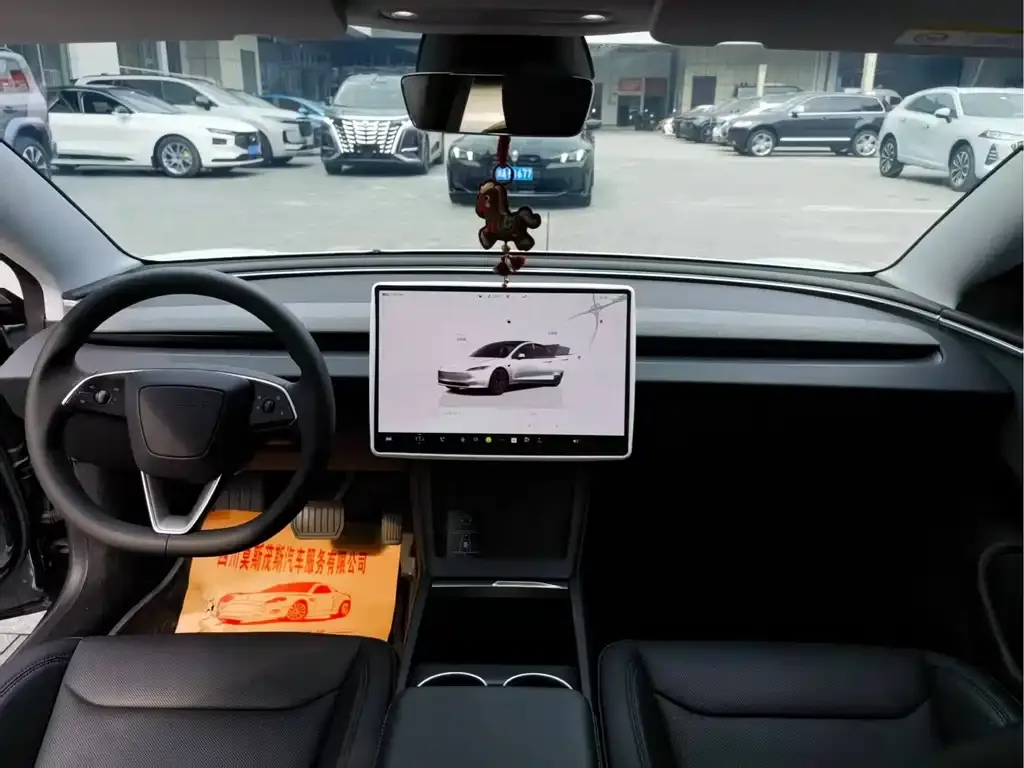 Tesla Model 3 — фото 4