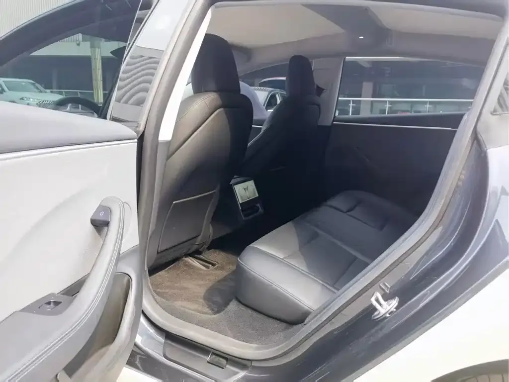 Tesla Model 3 — фото 2
