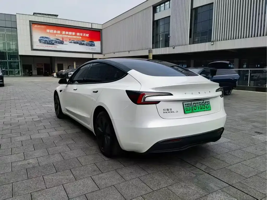 Tesla Model 3 — фото 3