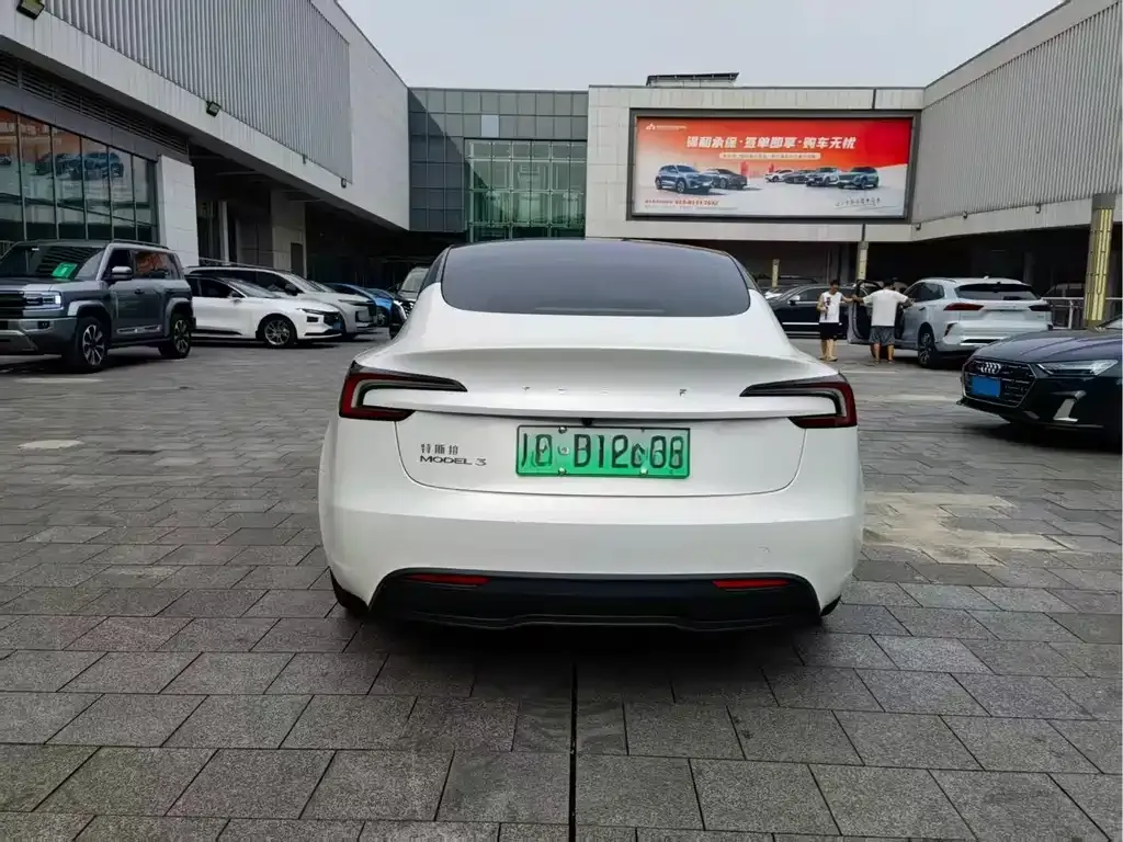 Tesla Model 3 — фото 7