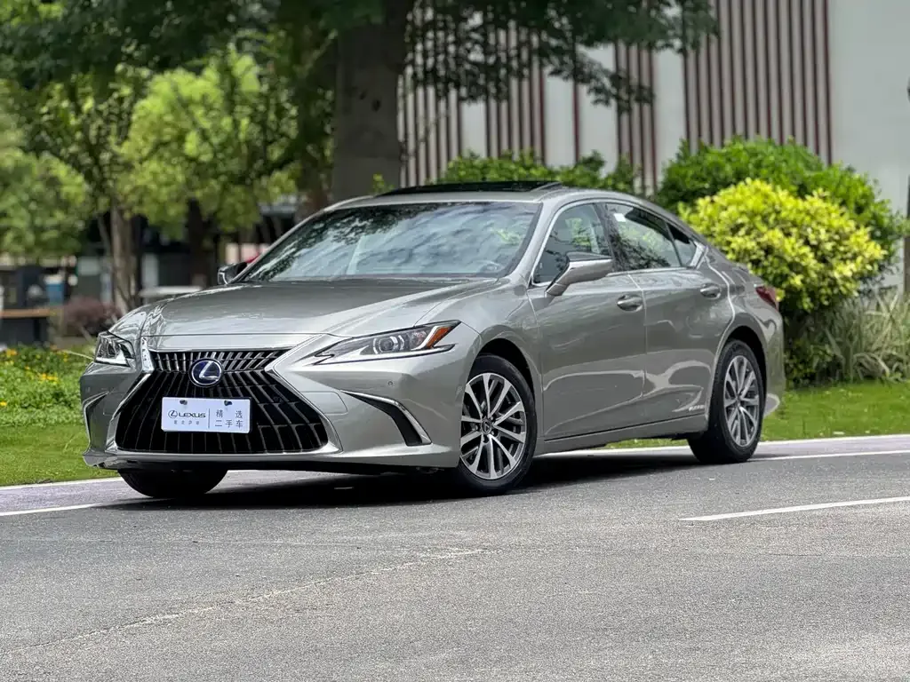 Lexus ES — фото 1