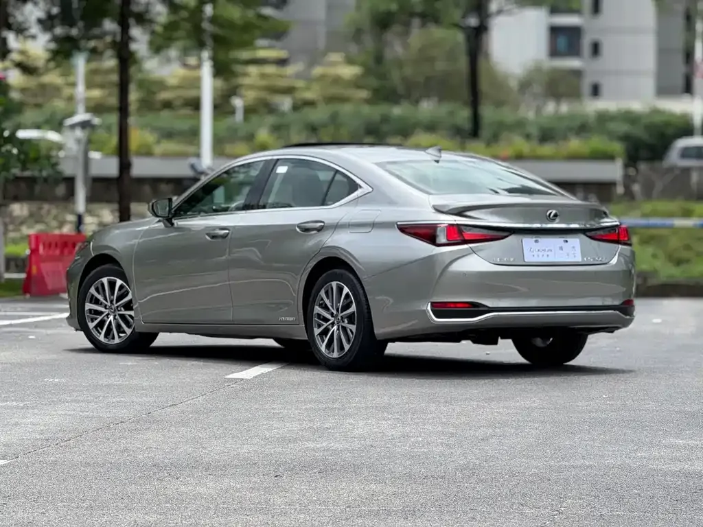 Lexus ES — фото 3
