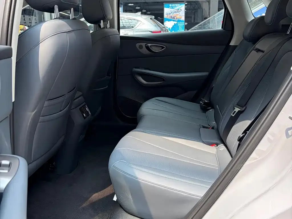 BYD Seal 05 DM-i — фото 7