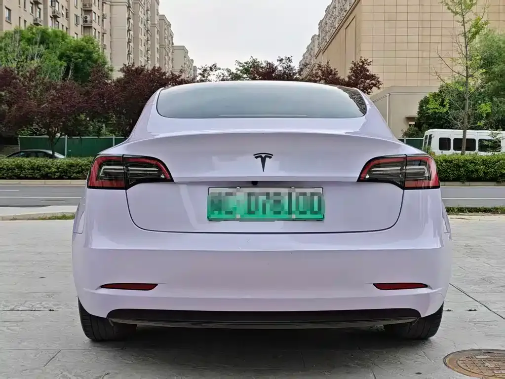 Tesla Model 3 — фото 8