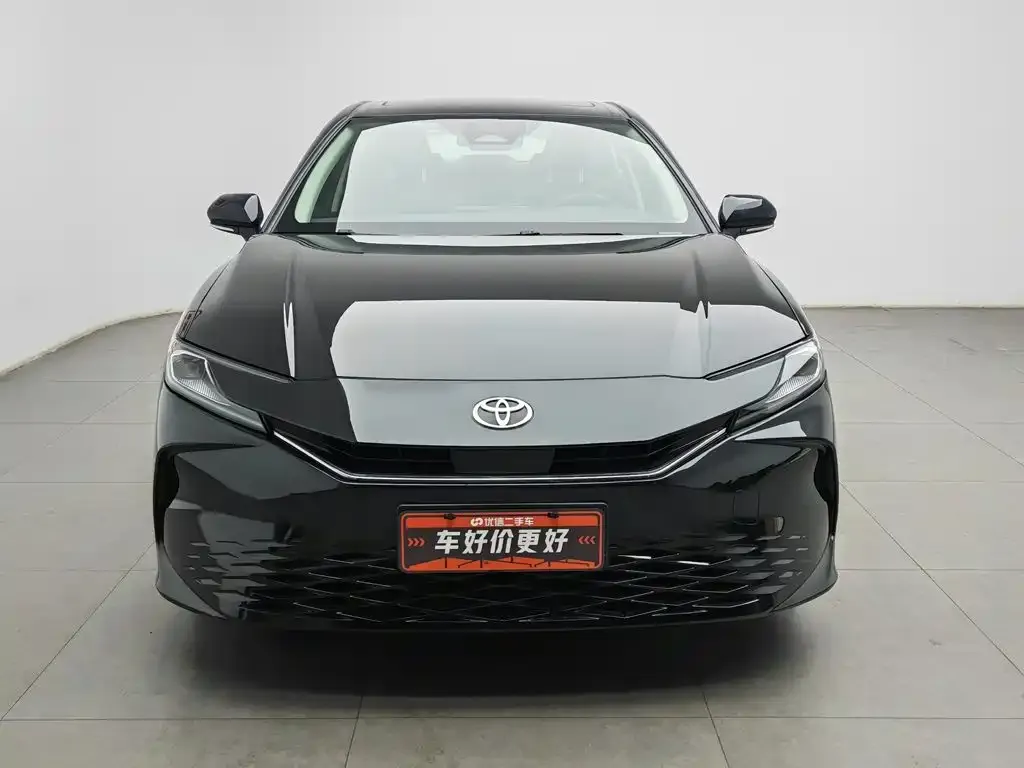 Toyota Camry — фото 2
