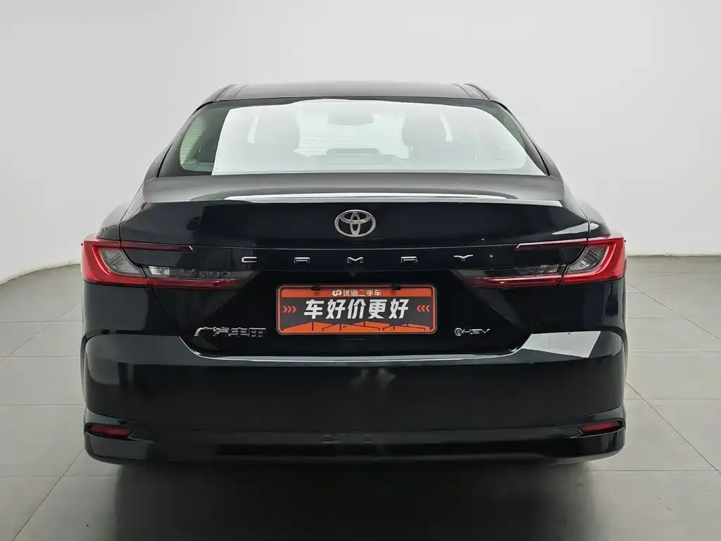 Toyota Camry — фото 5
