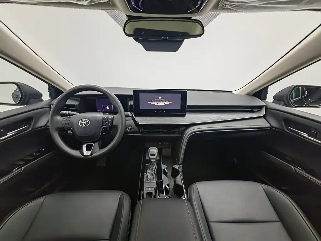 Toyota Camry — фото 4