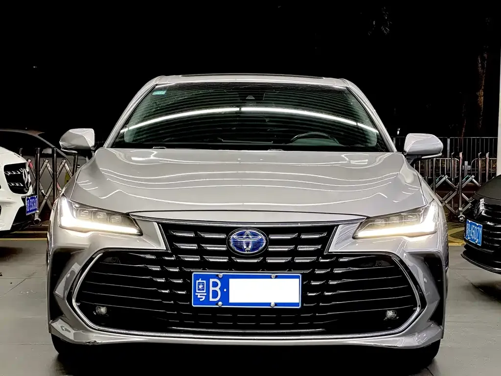 Toyota Avalon — фото 1