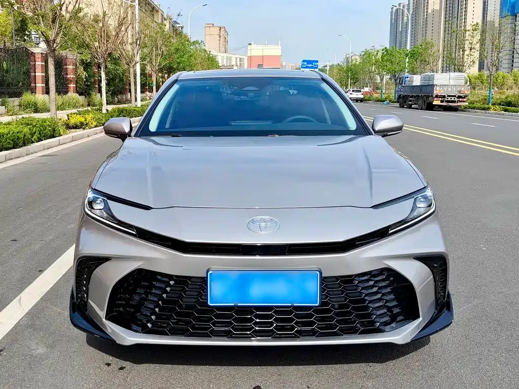Toyota Camry — фото 10