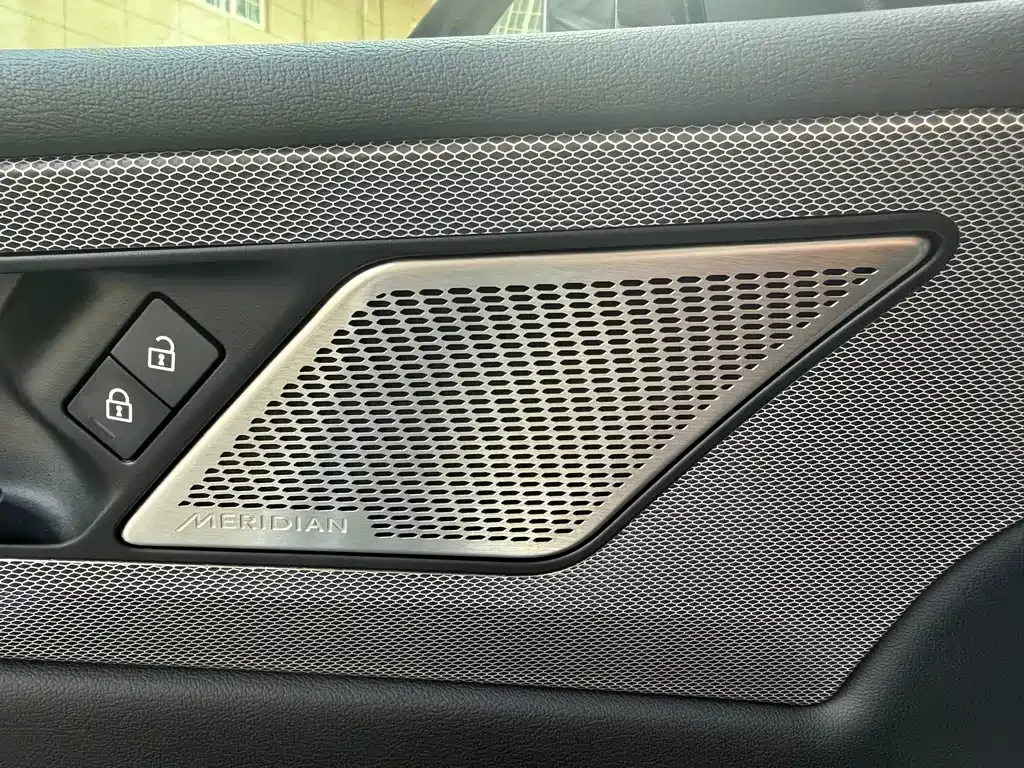 Jaguar XEL — фото 10