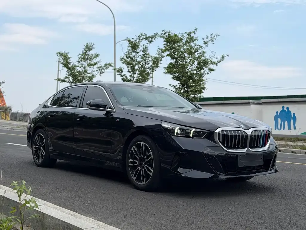 BMW 5 Series — фото 4