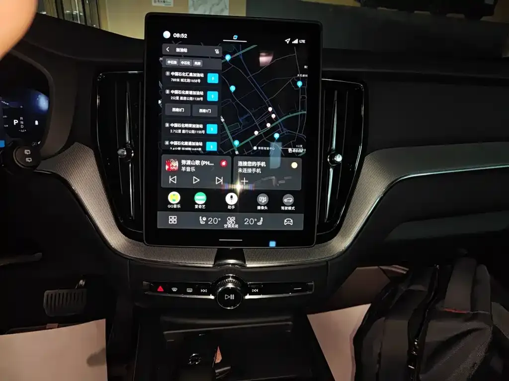 Volvo XC60 — фото 10