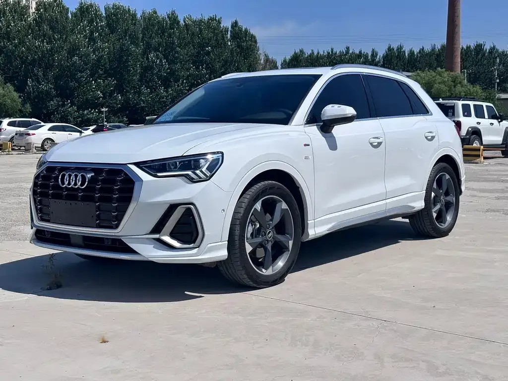 Audi Q3 — фото 1