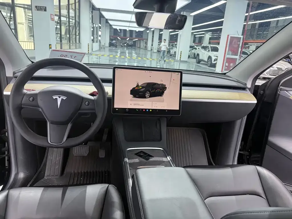 Tesla Model Y — фото 7